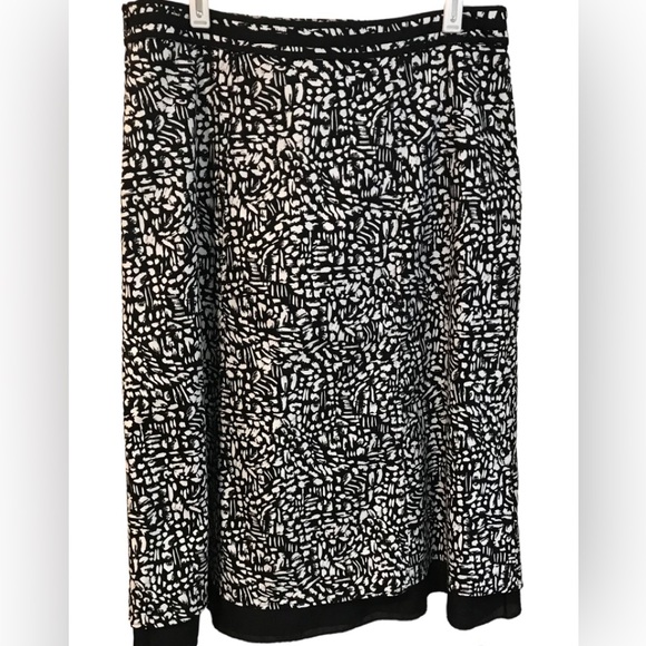 Christopher & Banks Black & White Abstract Print Full Midi Skirt. Sz 10. - Picture 4 of 8